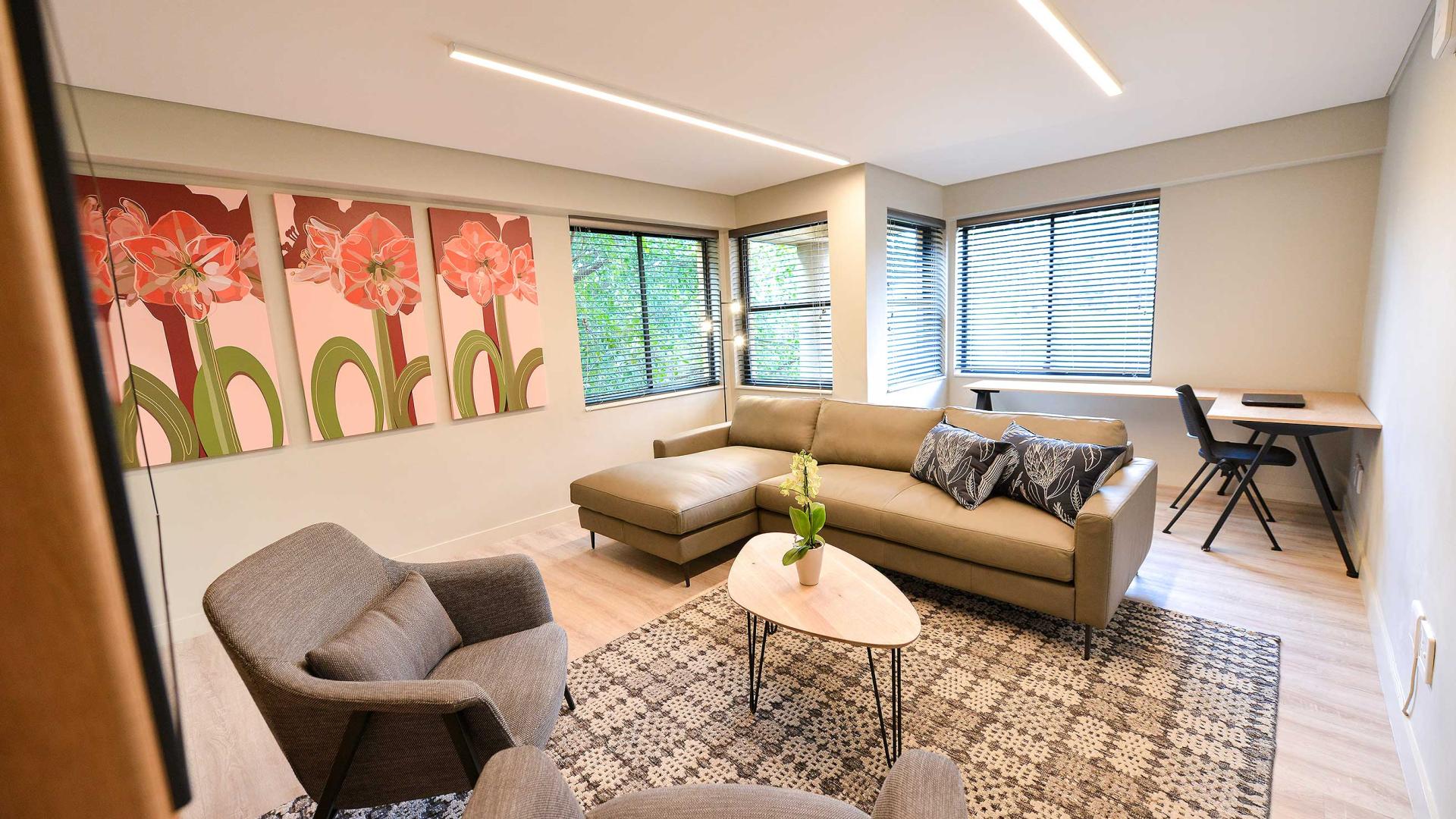 All Africa House: 1-bedroom apartment, lounge